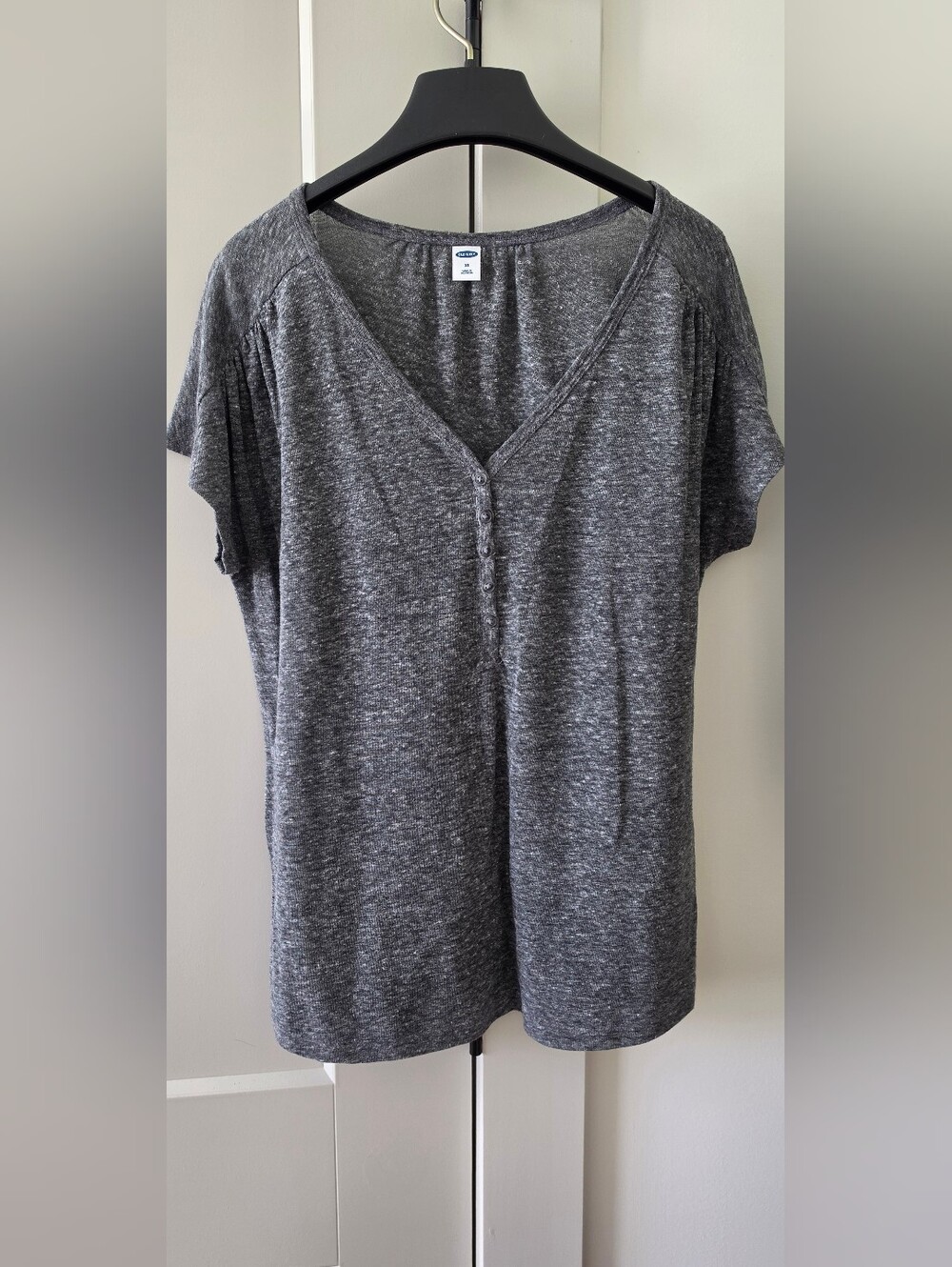 Old Navy Heathered Charcoal V-Neck Short Sleeve Top